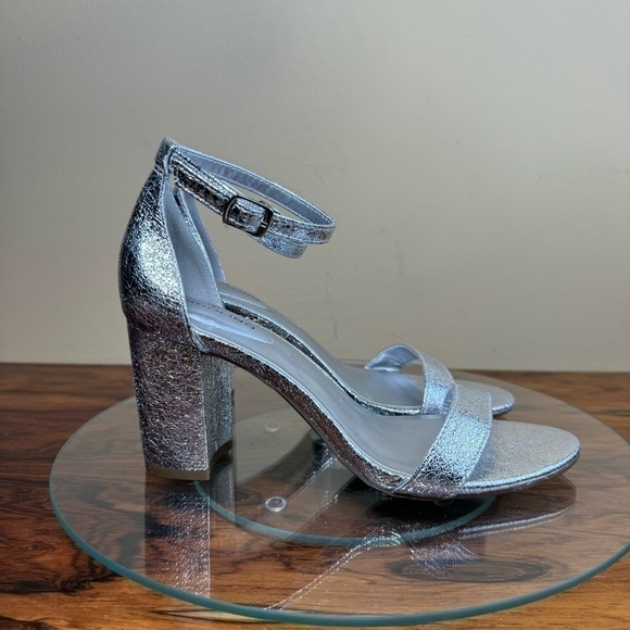 Bandolino Armory Sandal in silver - Picture 5 of 14